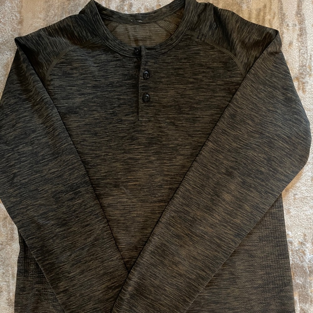 Authentic Lululemon men’s athletic long sleeve